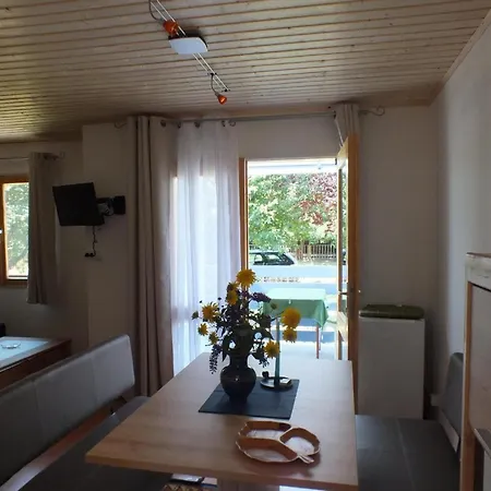 Freistehendes Beim Wellnessbad Mit Eingezaeuntem Garten Und Terrasse *