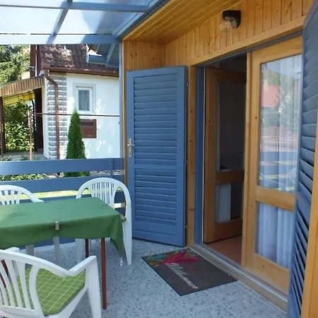 Freistehendes Beim Wellnessbad Mit Eingezaeuntem Garten Und Terrasse Birkamajor